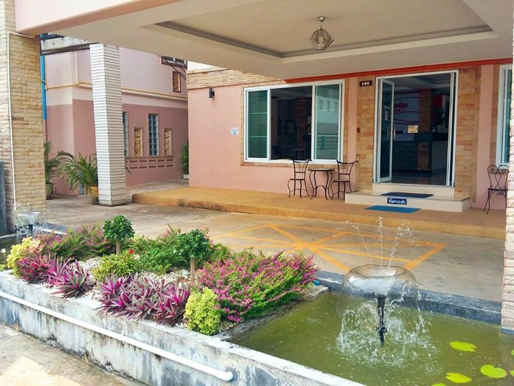 Chumphon Travelodge Exteriör bild