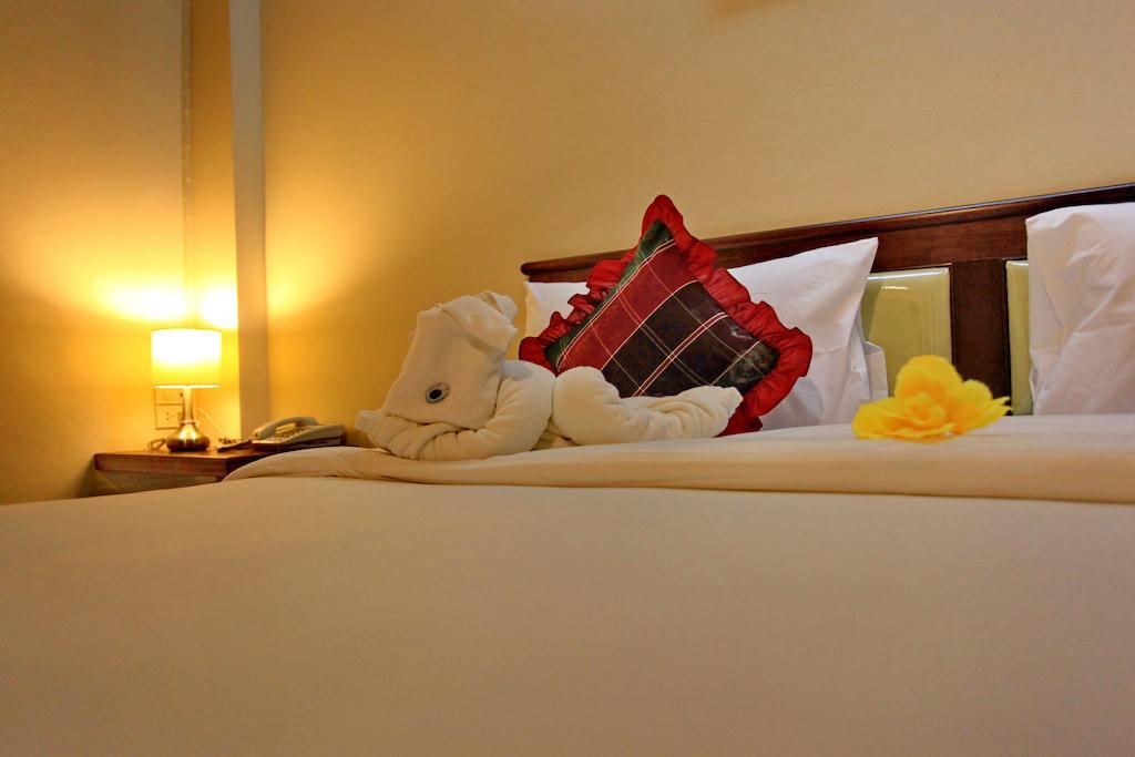 Chumphon Travelodge Exteriör bild
